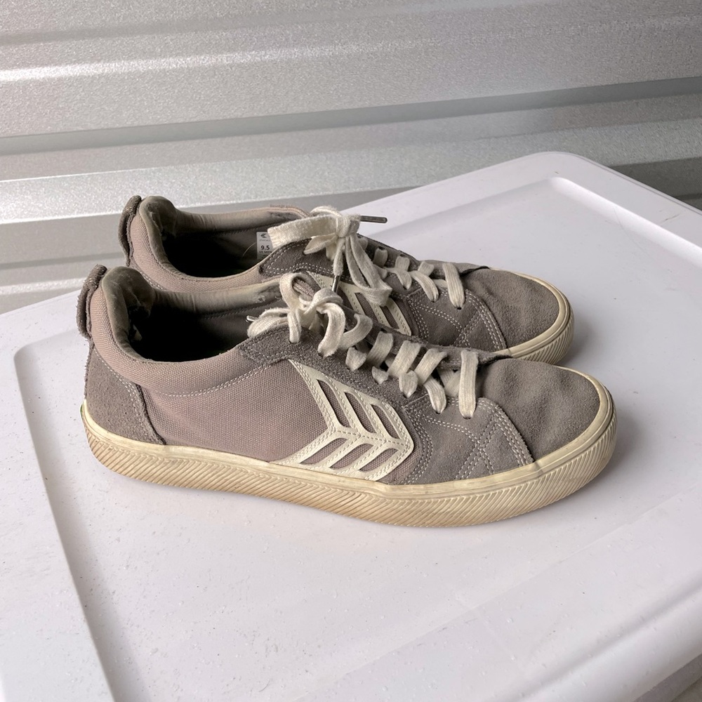 Cariuma Low Catiba Pro Unisex Lace up Gray Suede Canvas Skate Shoes M9.5/W11
